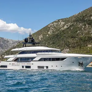 2022 Custom Line Navetta 37