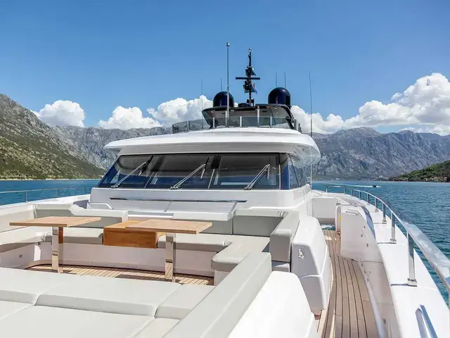 Custom Line Navetta 37 (Think Bigger)