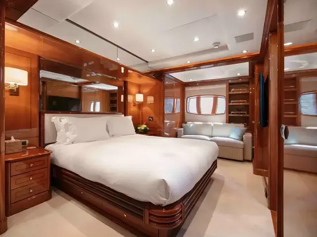 Benetti Legend 85