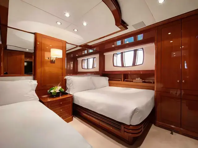 Benetti Legend 85