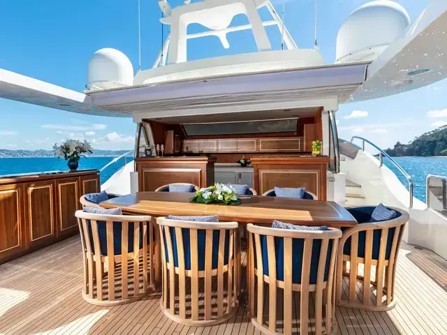 Benetti Legend 85