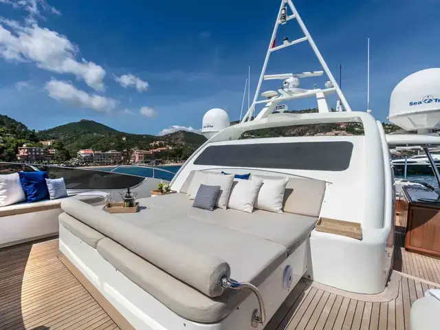 Benetti Legend 85