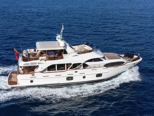 Benetti Legend 85