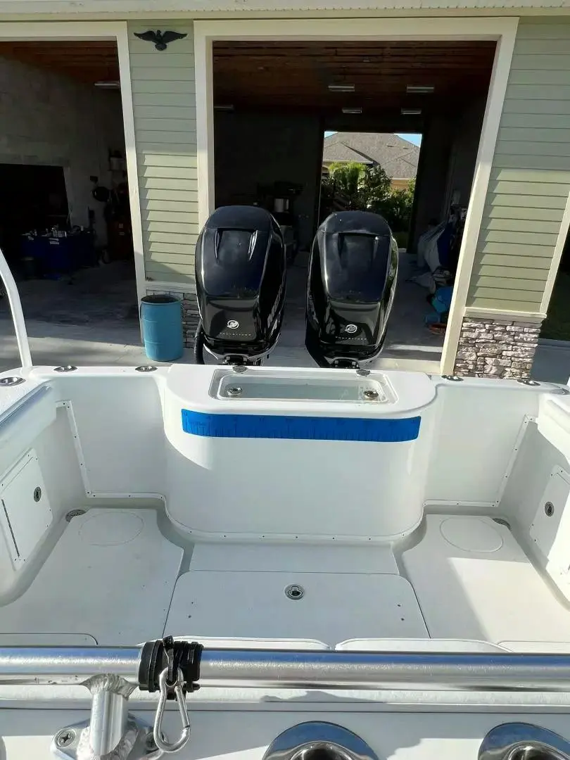 2016 Yellowfin center console