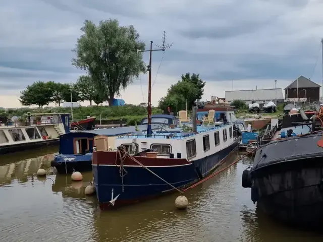 Ocean Trek Wek Wou” Luxe Motor Dutch Barge