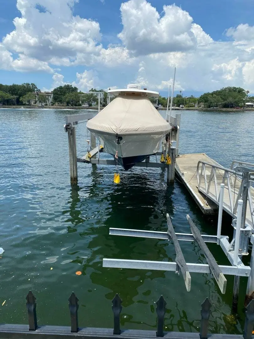 2020 Century 320 center console