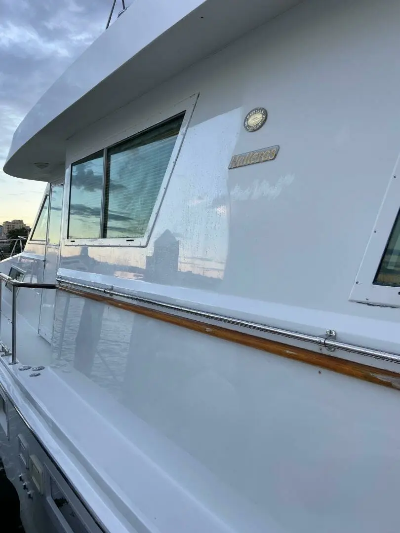 1989 Hatteras cockpit motor yacht