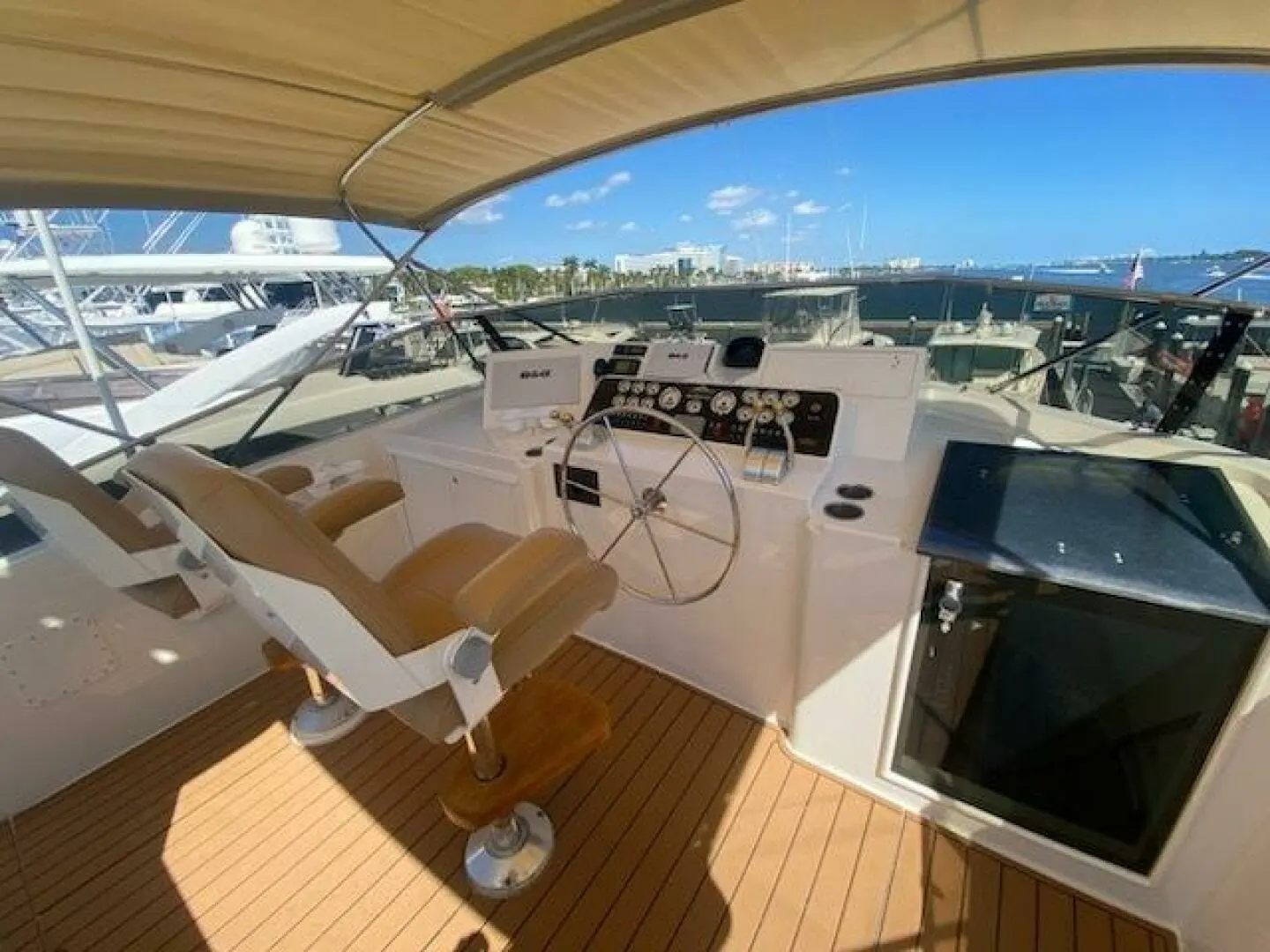 1989 Hatteras cockpit motor yacht