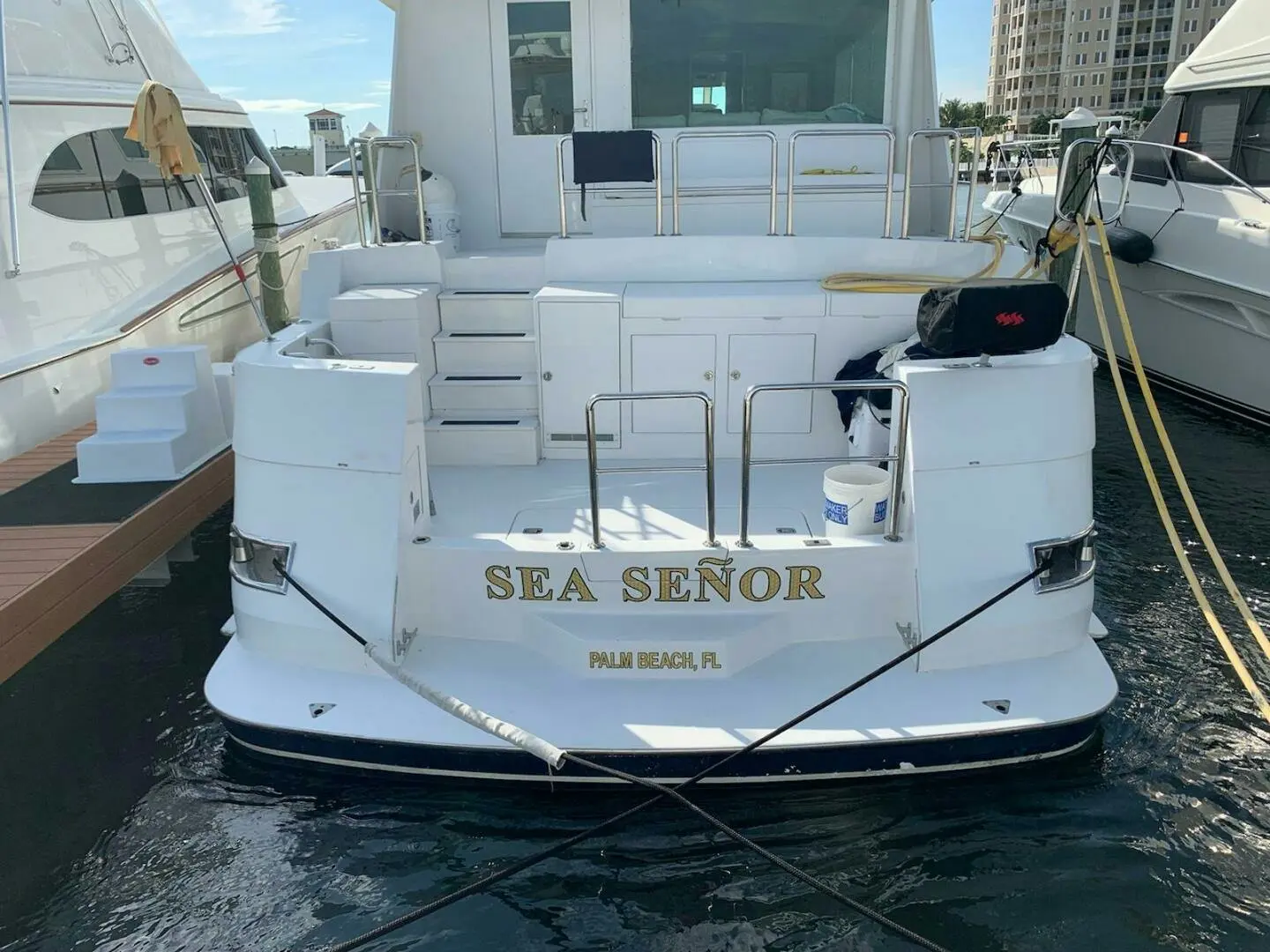 1989 Hatteras cockpit motor yacht