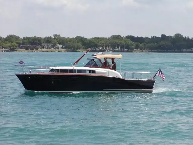 Chris-Craft 33 Futura