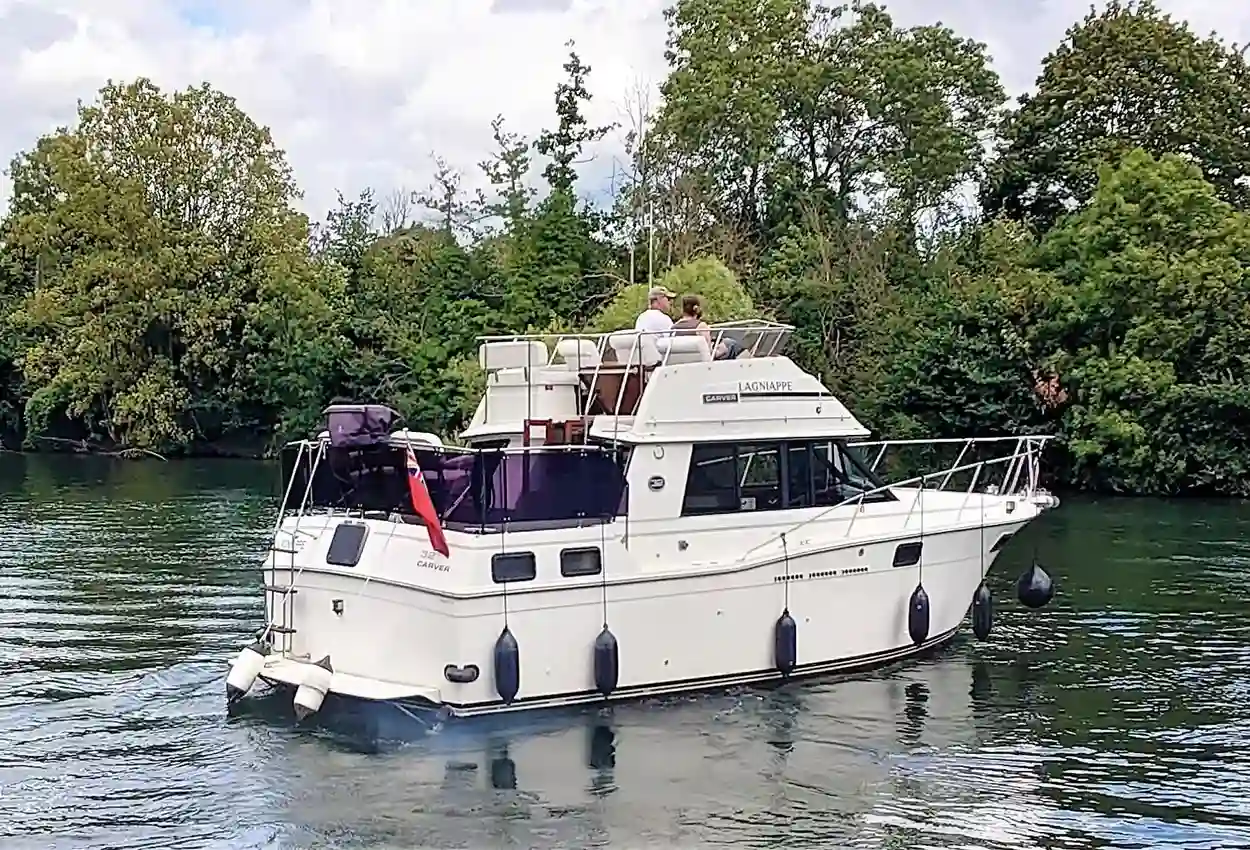 CARVER 32 AFT CABIN 1990