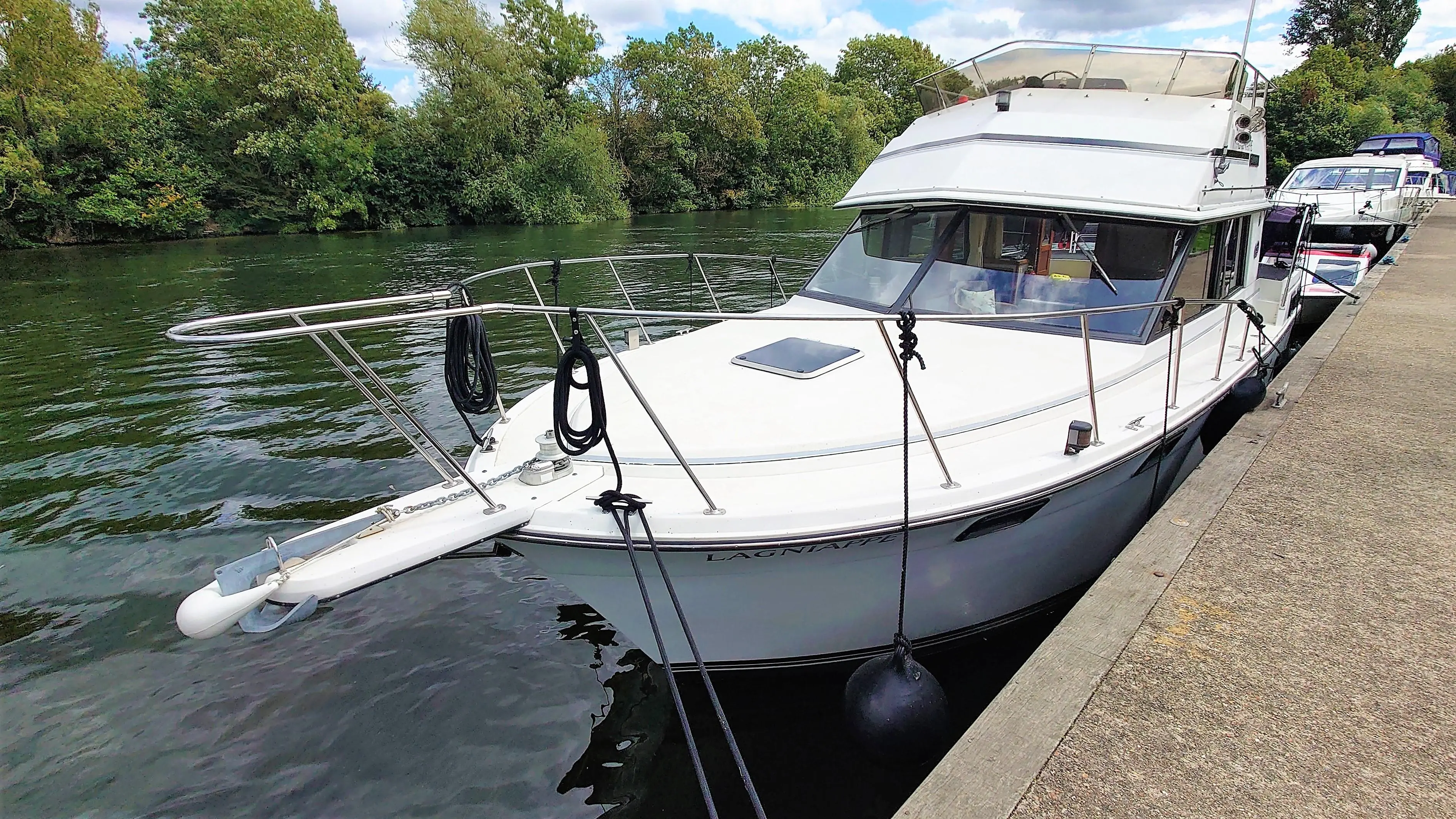 1990 Carver 32 aft cabin