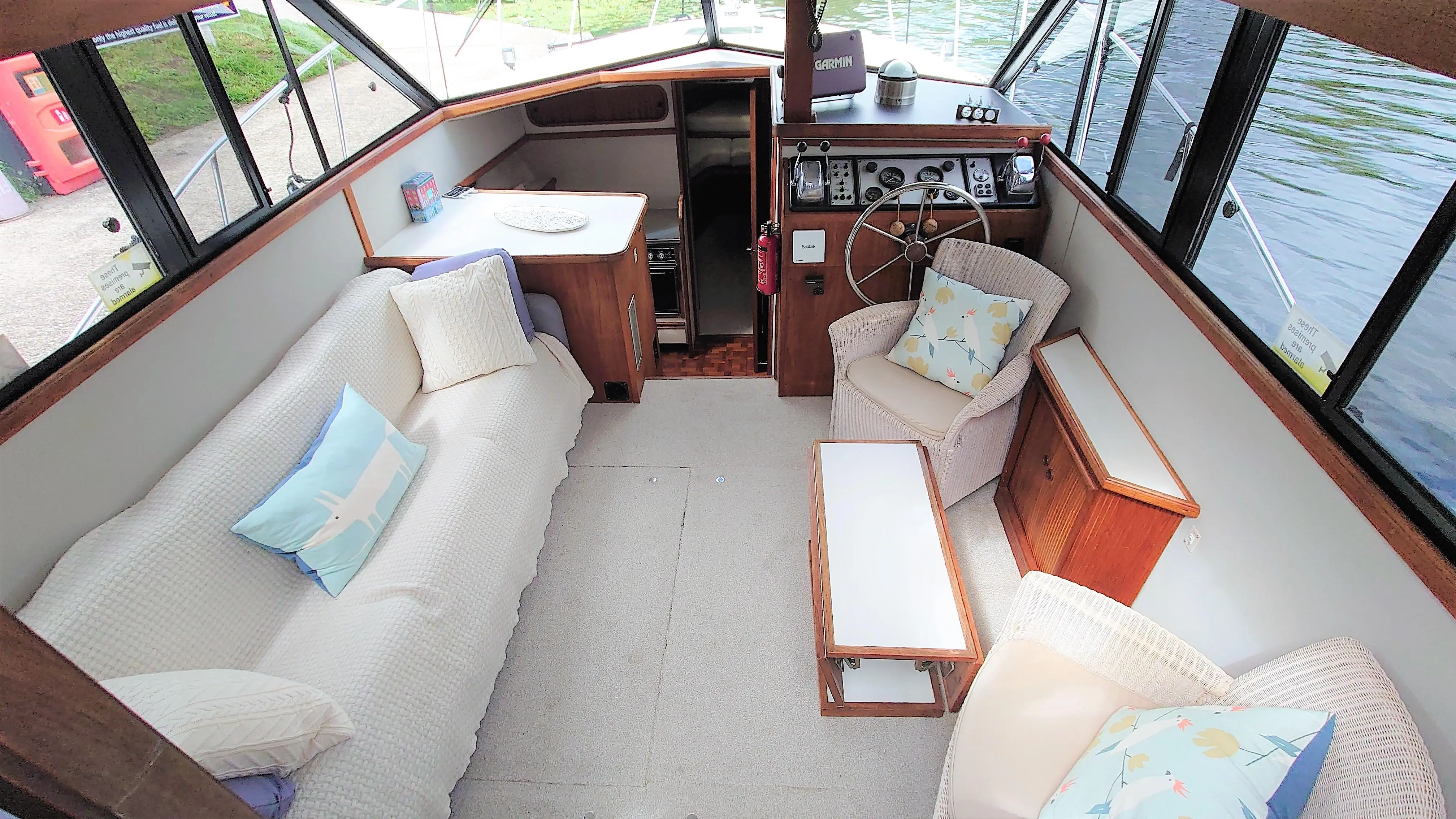 1990 Carver 32 aft cabin