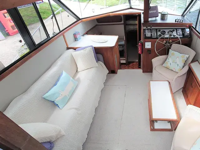 Carver 32 Aft Cabin