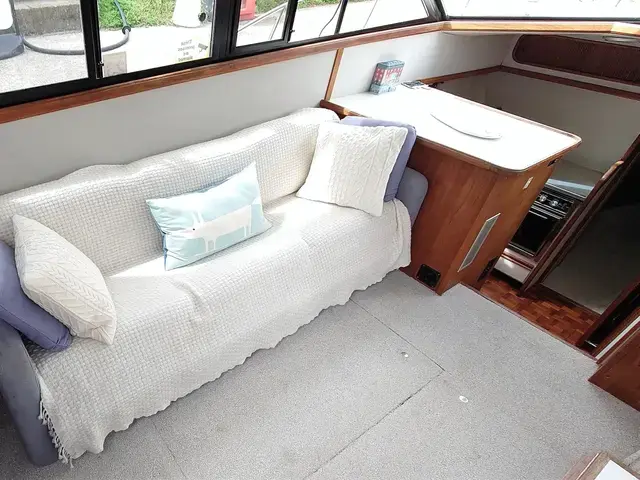 Carver 32 Aft Cabin