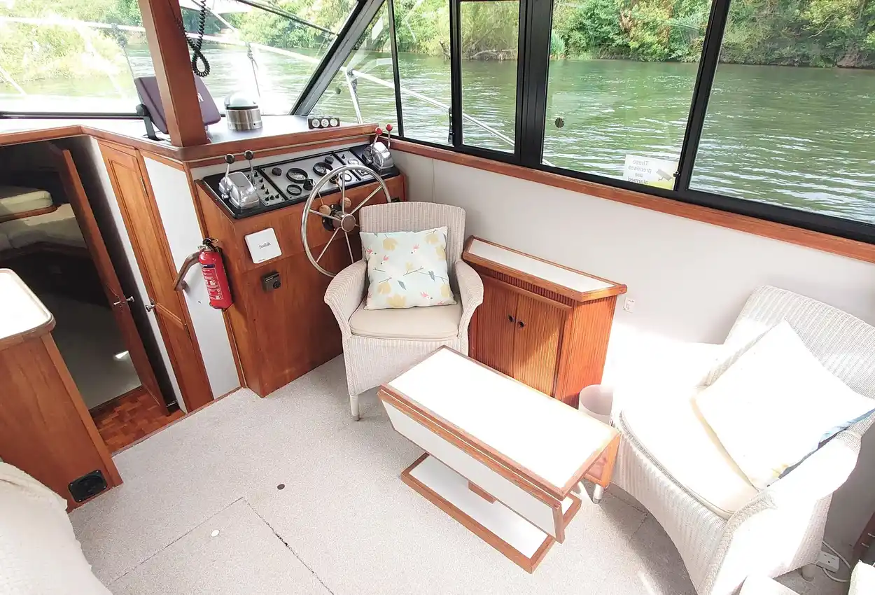 CARVER 32 AFT CABIN 1990