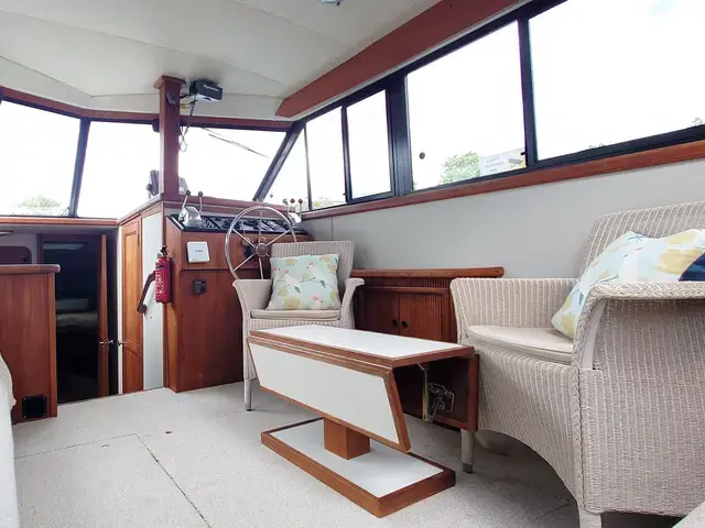 Carver 32 Aft Cabin