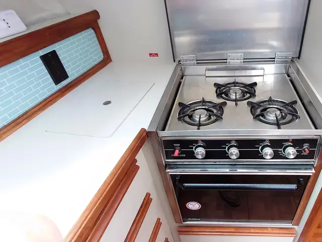 Carver 32 Aft Cabin