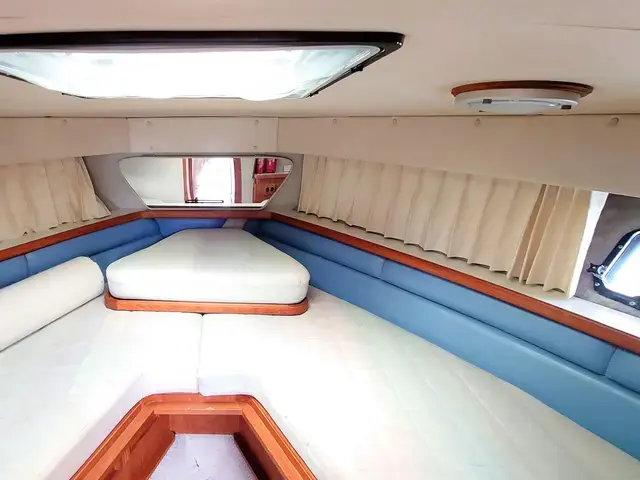 Carver 32 Aft Cabin