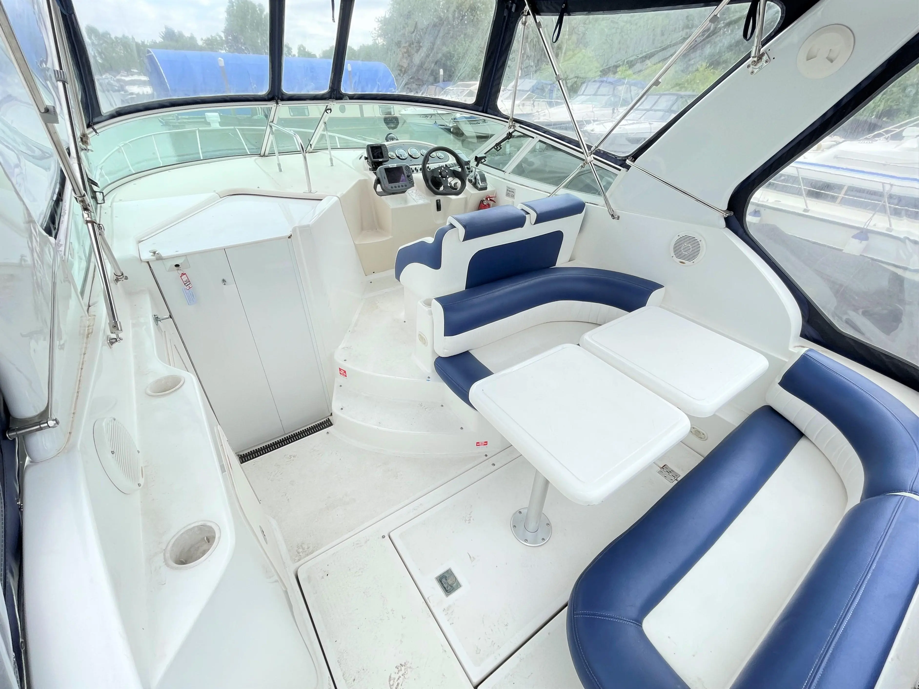 CRUISERS YACHTS 2870 EXPRESS 2000