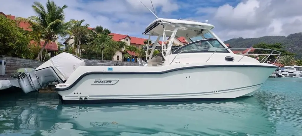 2022 Boston Whaler 285 conquest