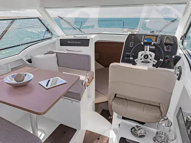 Beneteau Antares 8