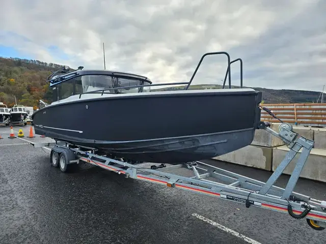 XO Boats 270 RS Front Cabin