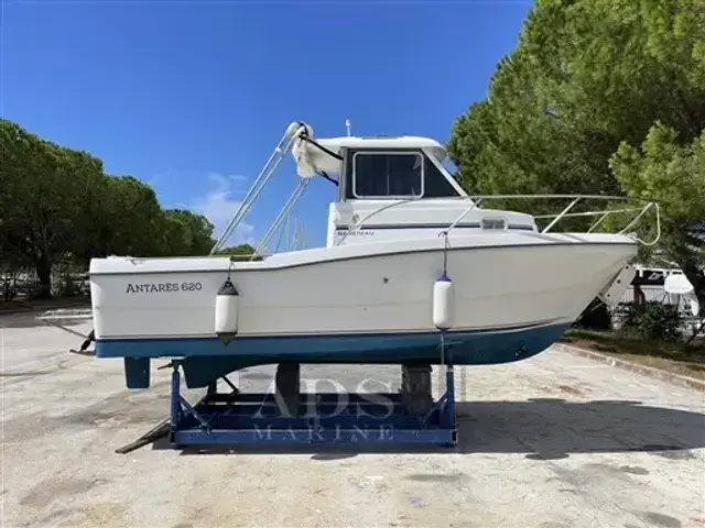 Beneteau Antares 620 Fishing