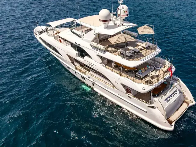 Benetti Classic 121