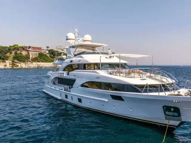 Benetti Classic 121