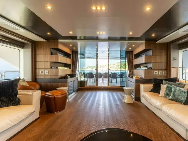 Benetti Classic 121