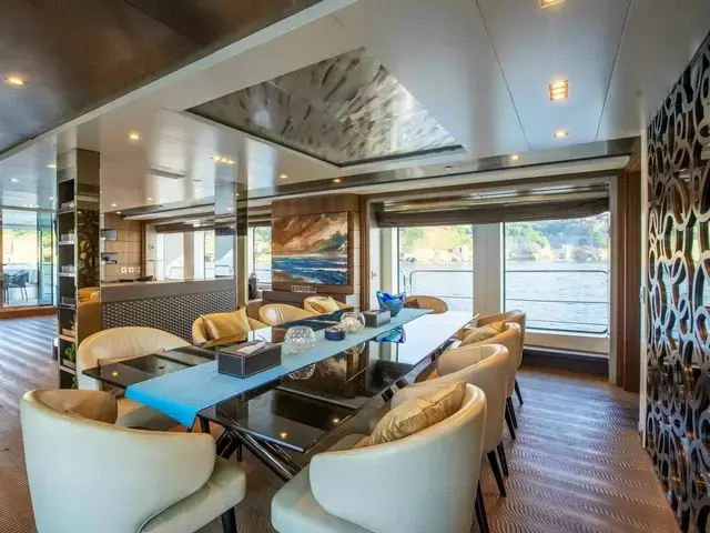 Benetti Classic 121