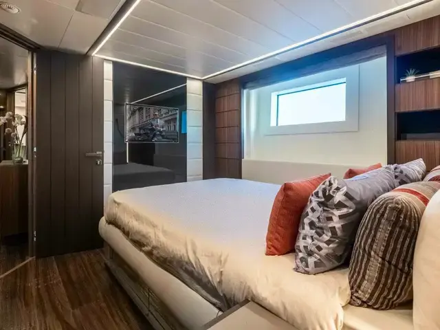 Benetti Classic 121