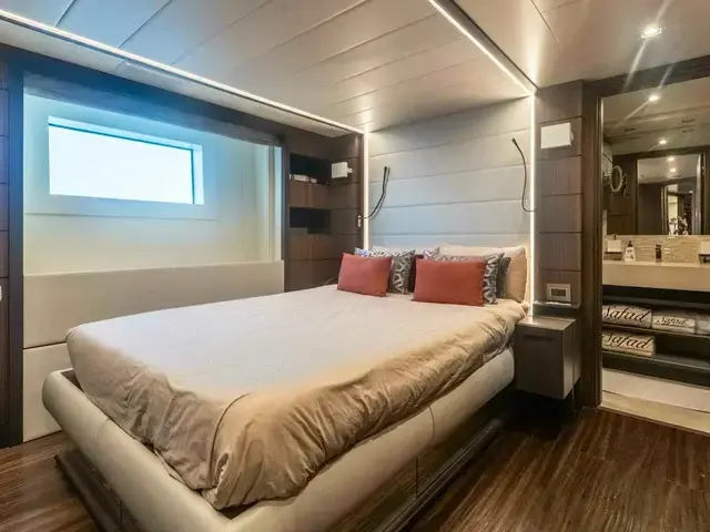 Benetti Classic 121