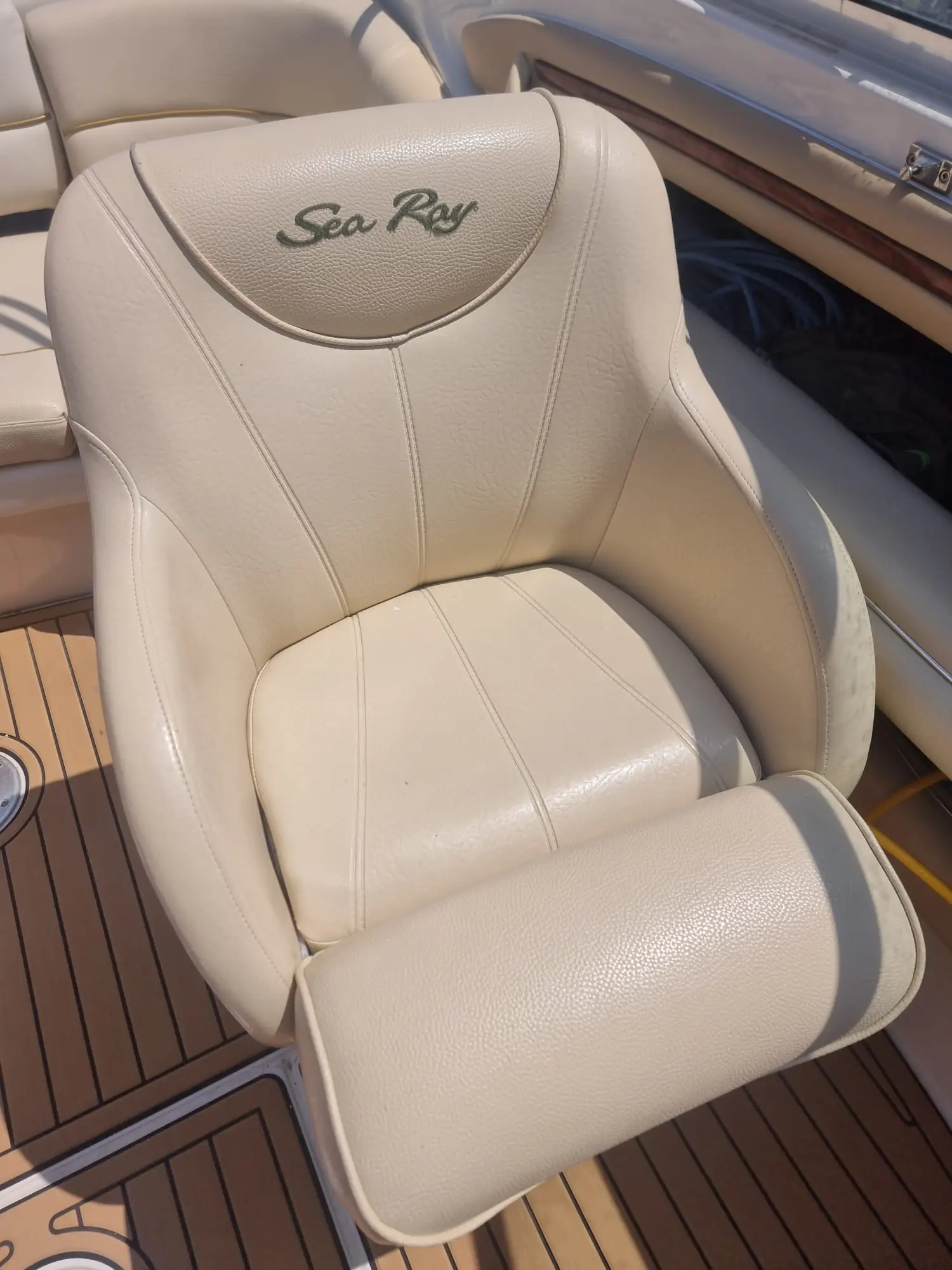 2001 Sea Ray 230 signature