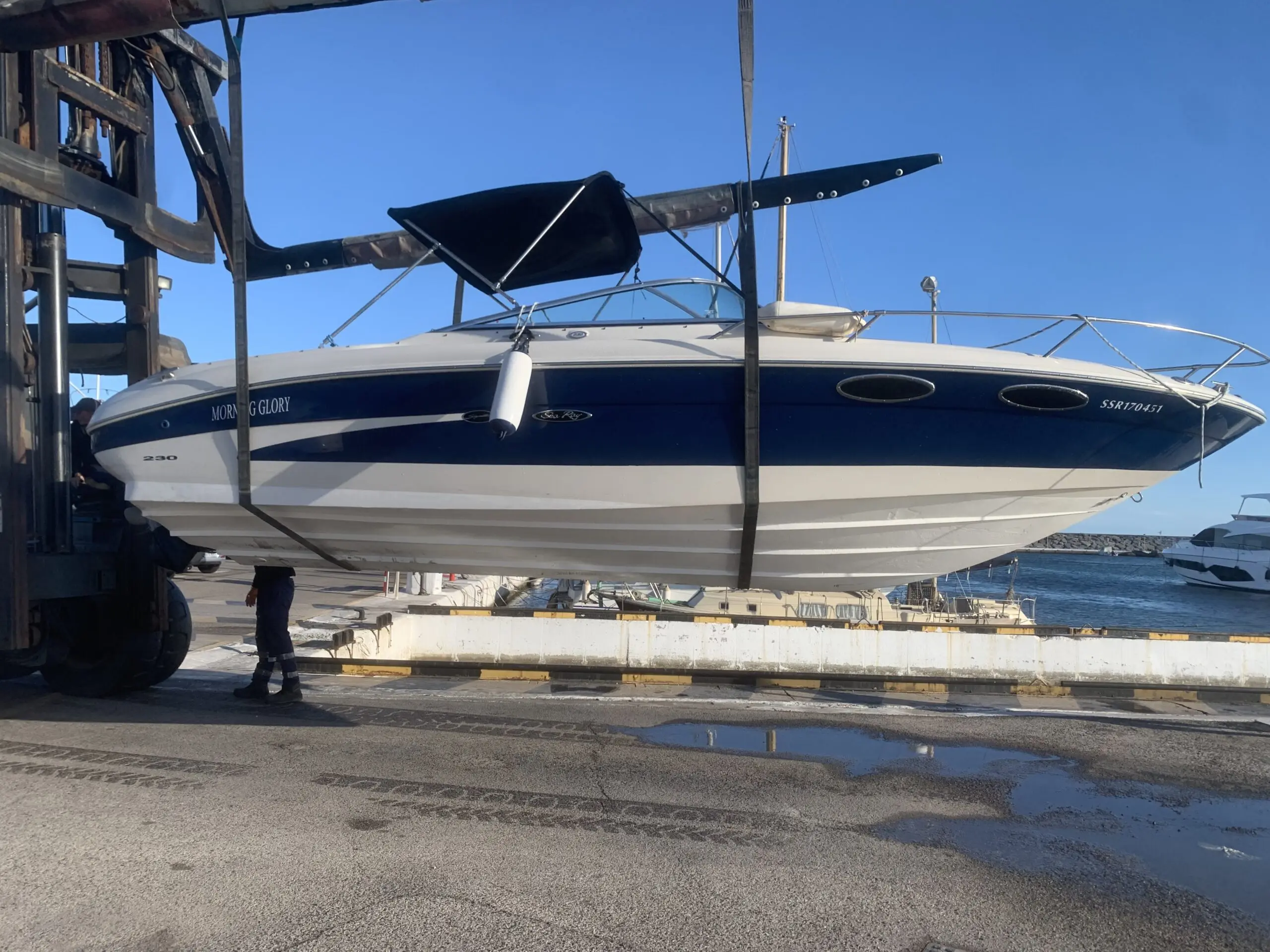 2001 Sea Ray 230 signature