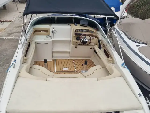 Sea Ray 230 Signature