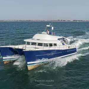 2003 Lagoon Power 43