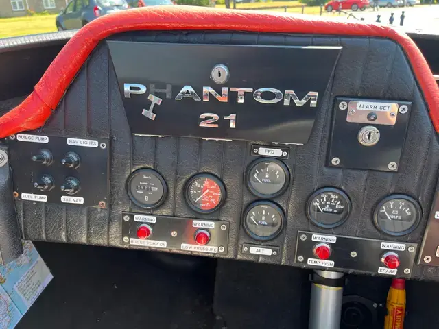 Phantom 21 Sports Boat