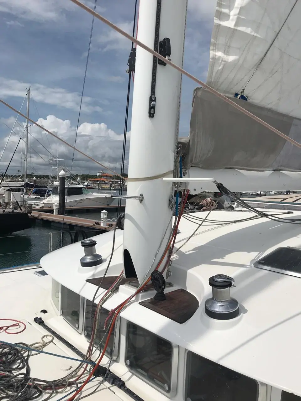 2004 Lagoon 570