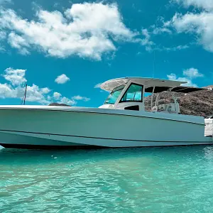 2016 Boston Whaler 370 Outrage