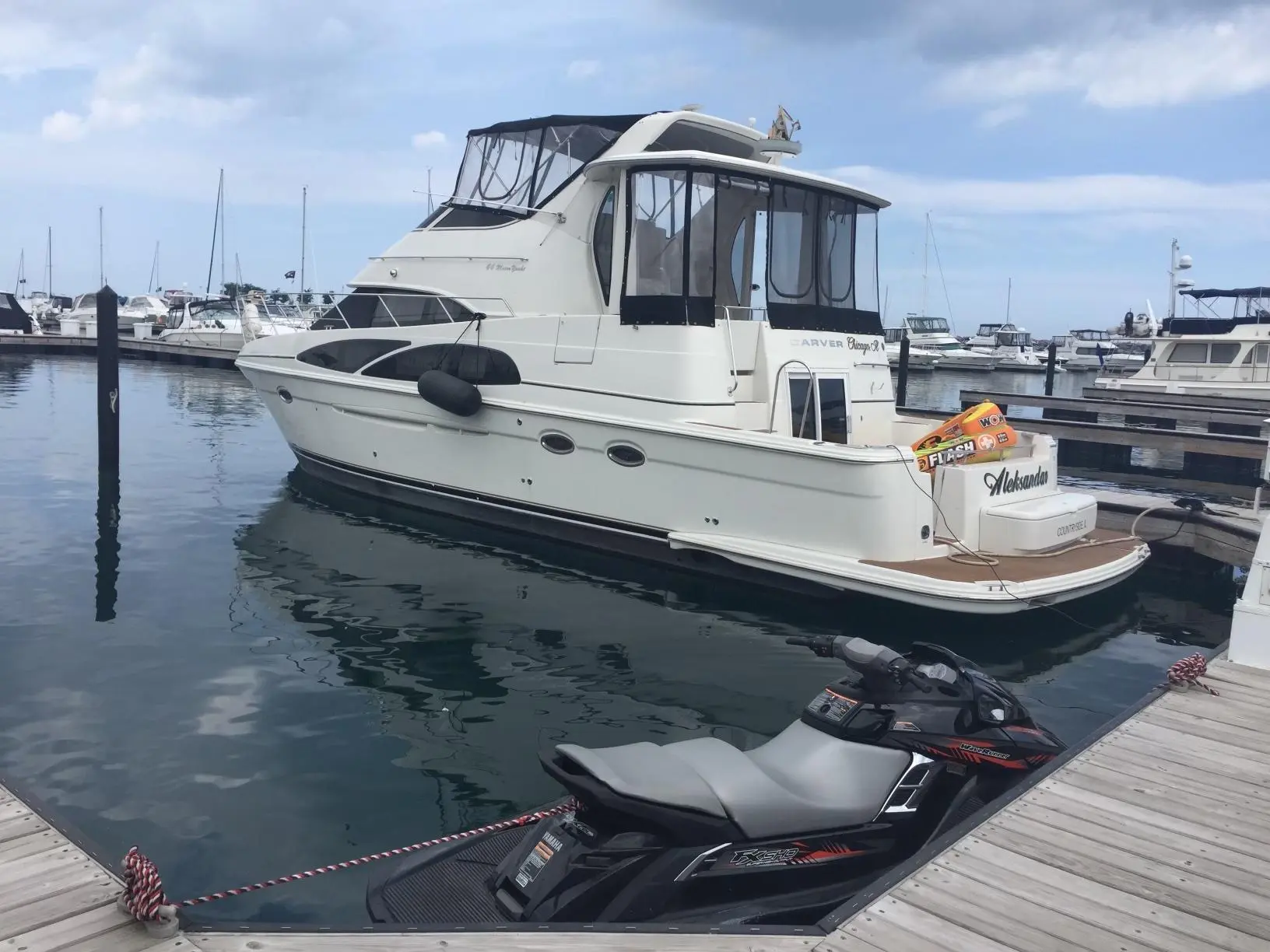 2004 Carver 444 cockpit motor yacht