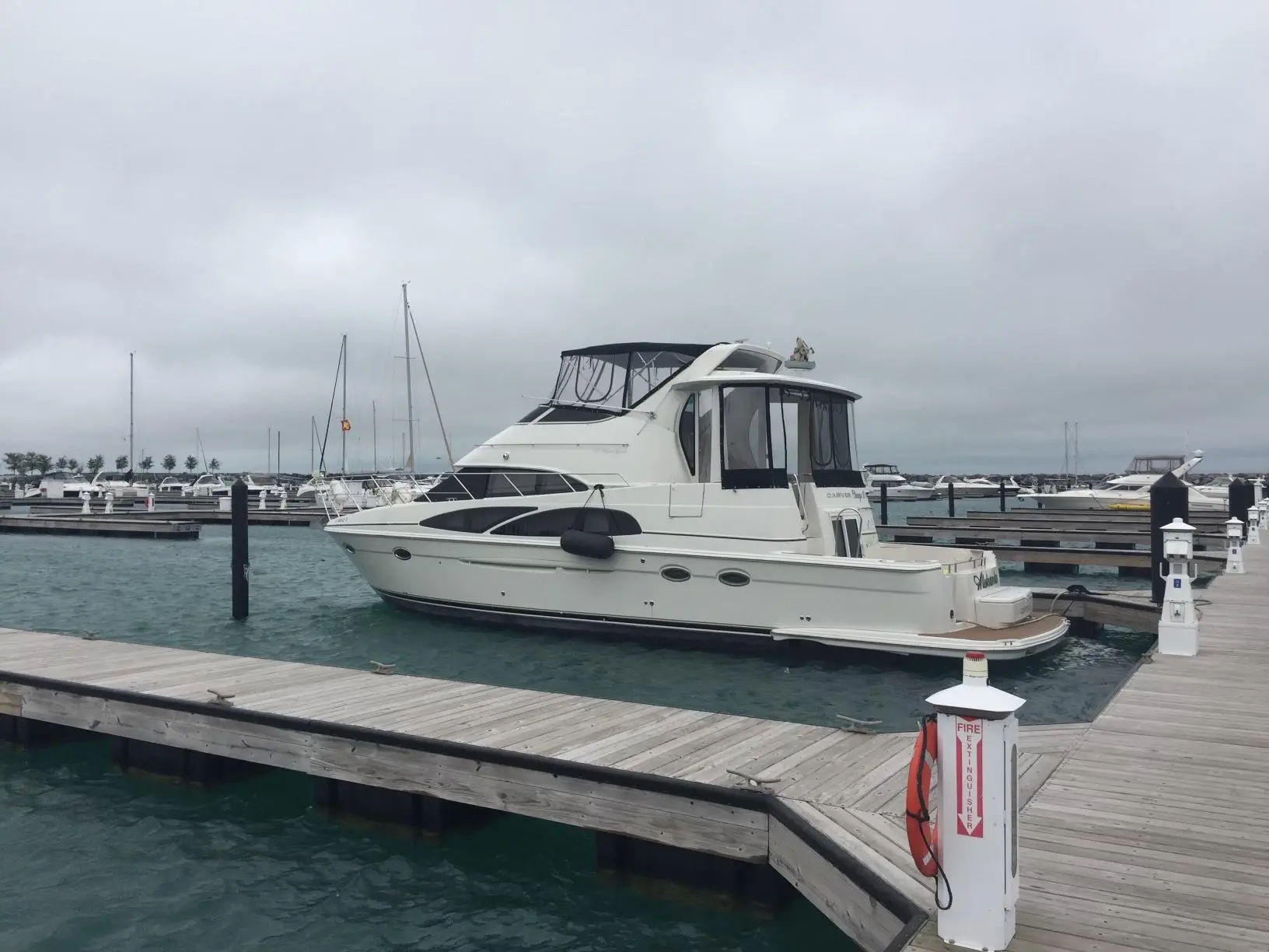 2004 Carver 444 cockpit motor yacht