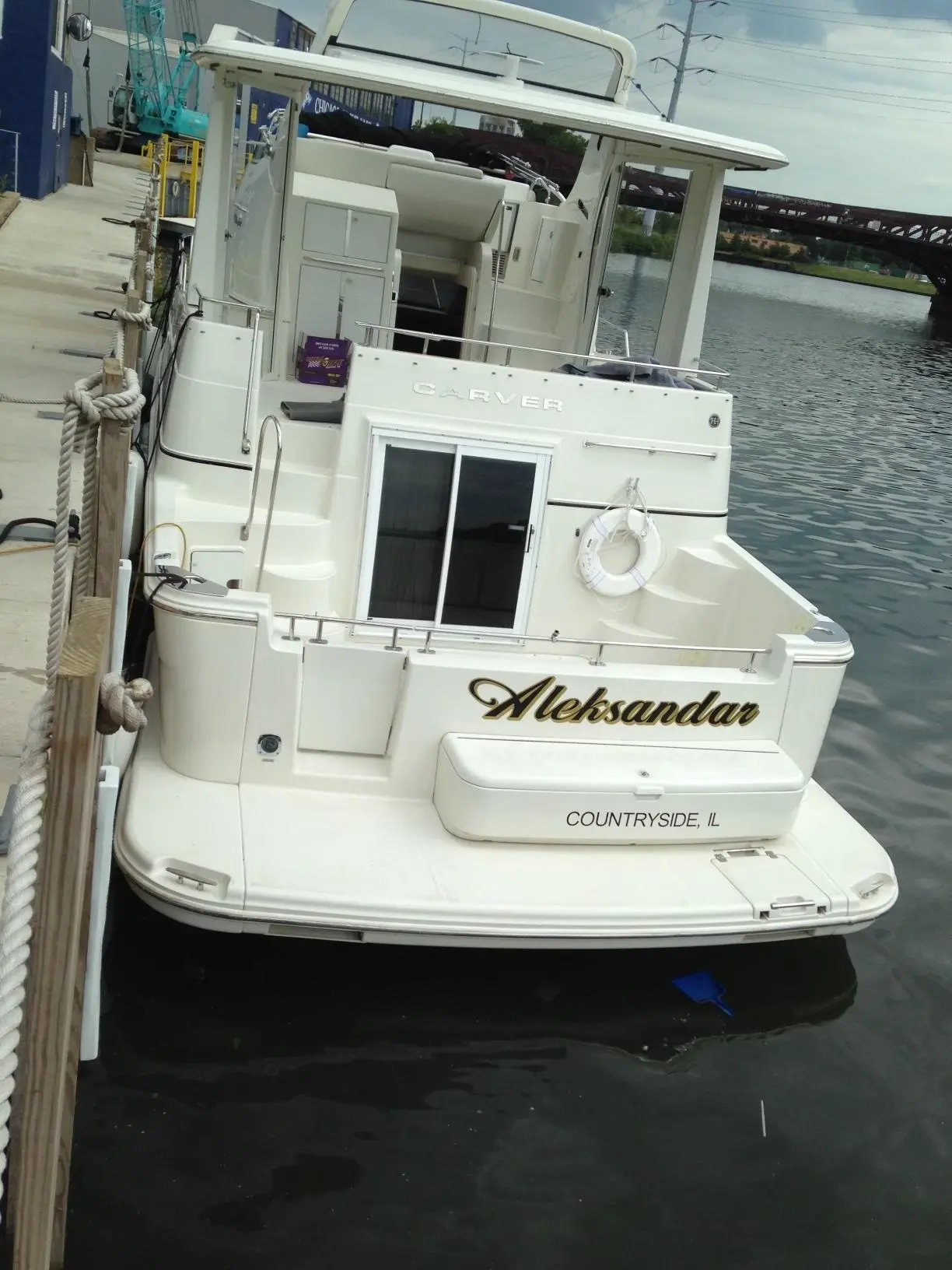 2004 Carver 444 cockpit motor yacht