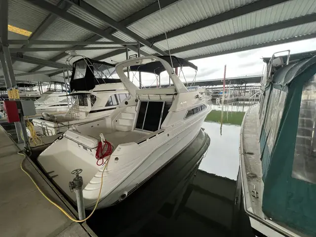 Sea Ray 350 Express Cruiser