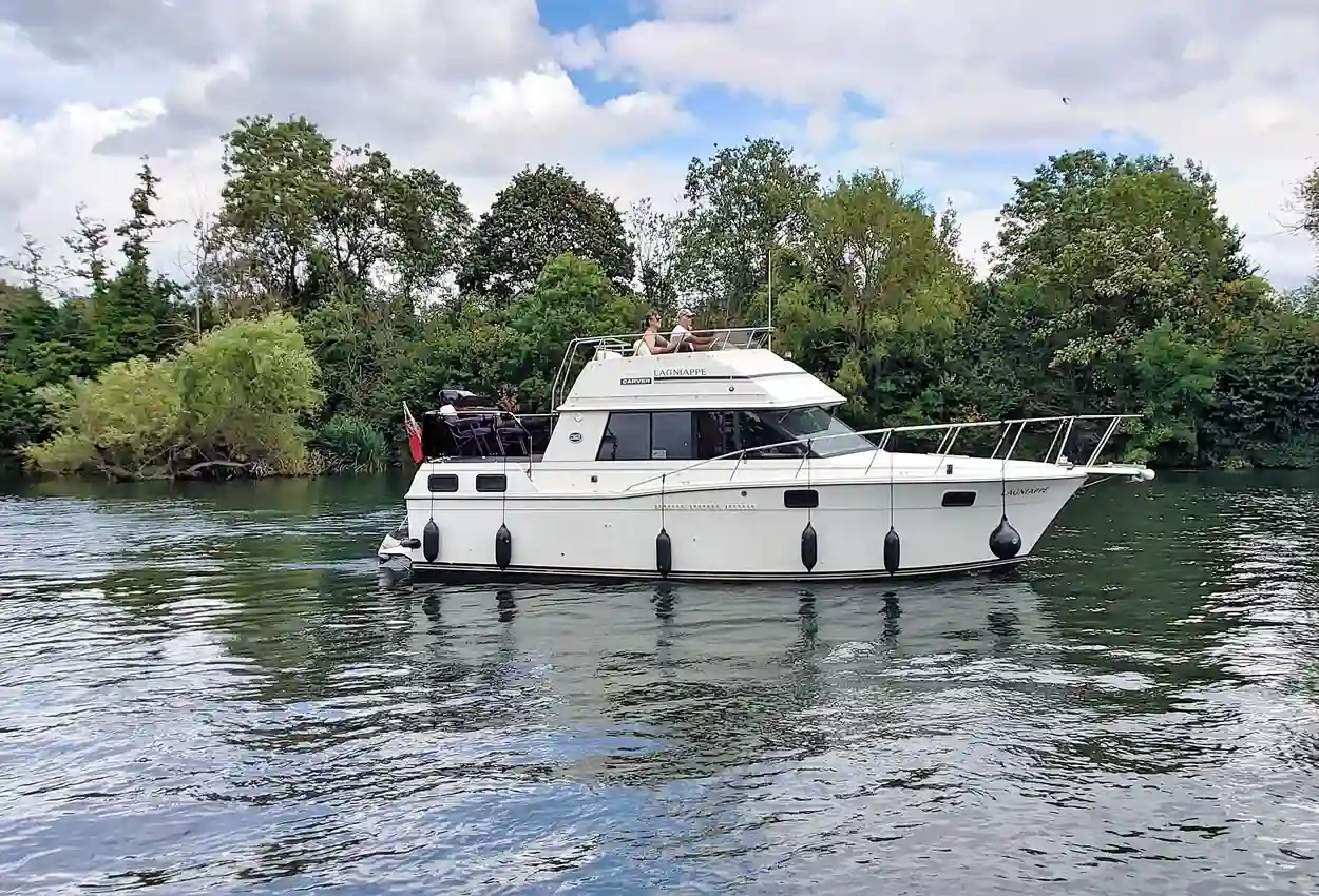 CARVER 32 AFT CABIN 1990