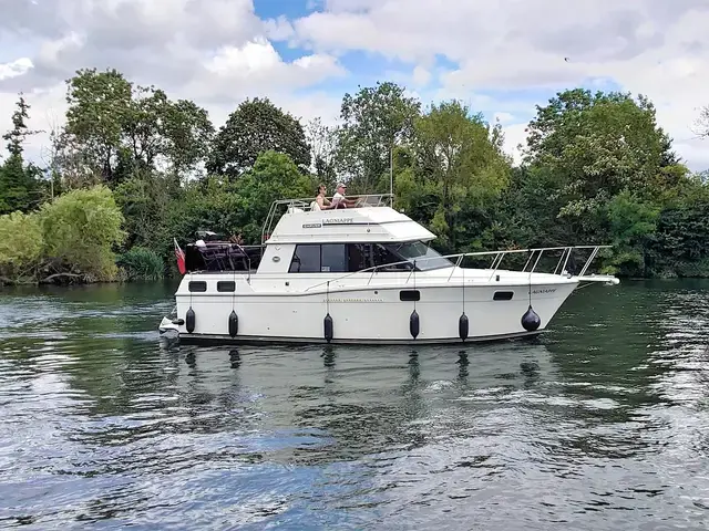 Carver 32 Aft Cabin