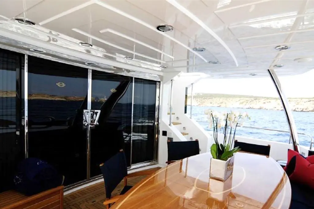 2009 Sunseeker 30m yacht