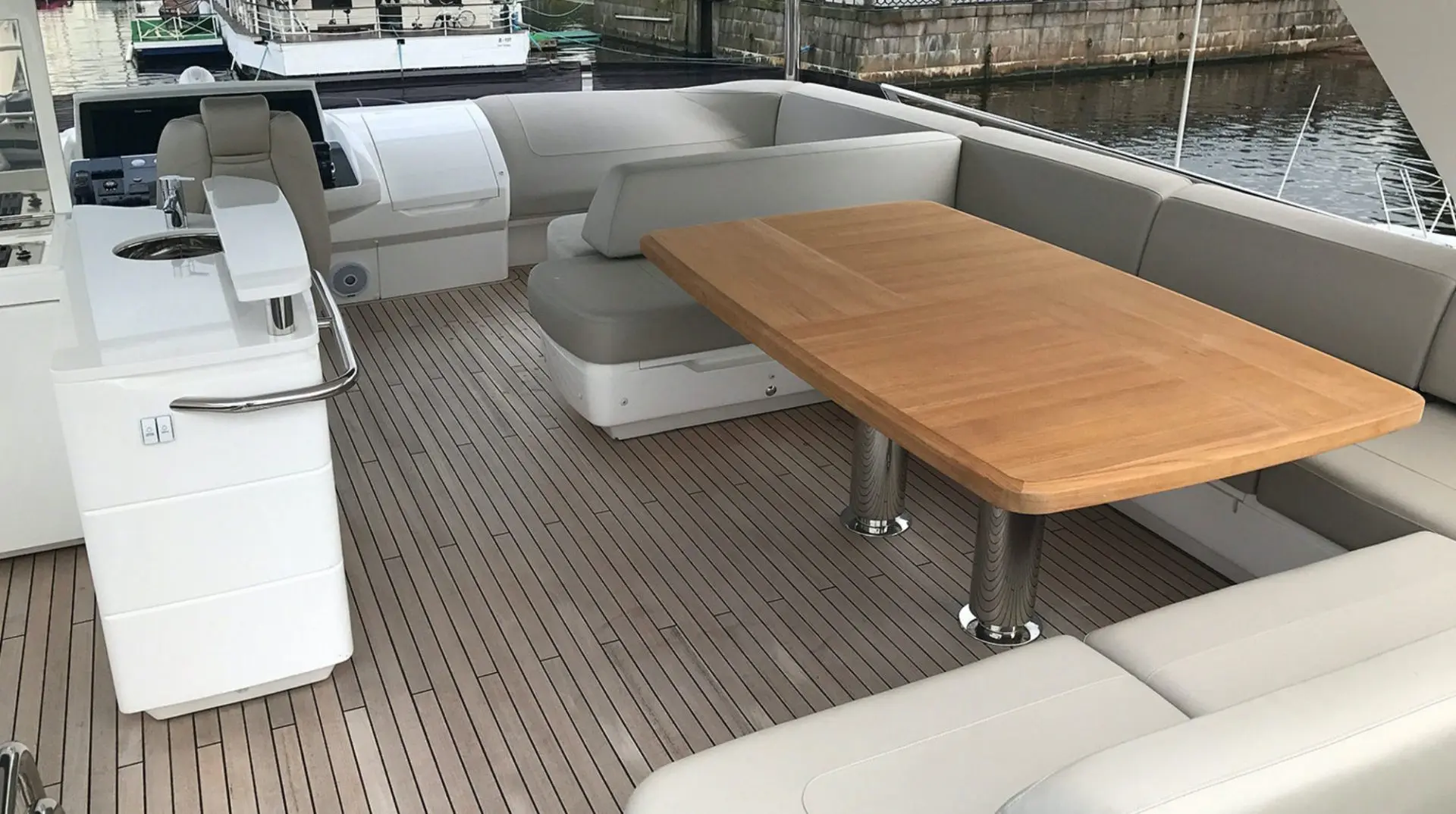 2017 Princess 68