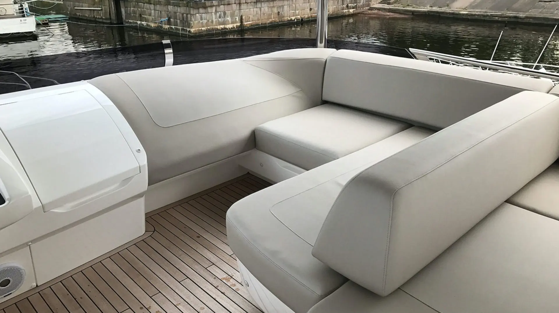 2017 Princess 68